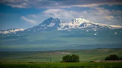 Există un loc în Armenia unde mașinile urcă singure dealul: oamenii de știință încă se ceartă pe tema aceasta